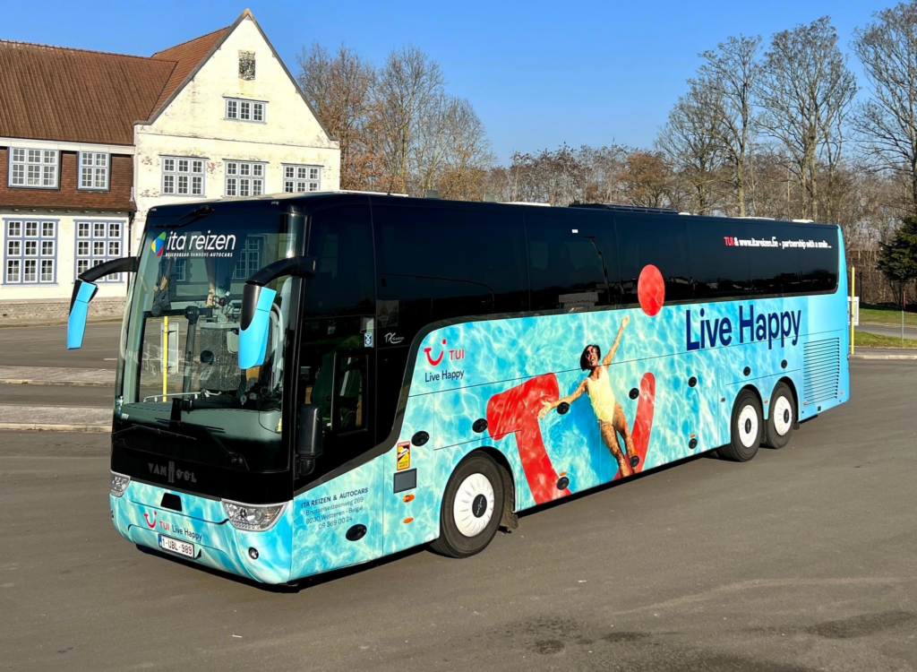 Habillage complet d'un bus TUI | www.publi-fdm.be